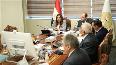 وزيرة التنمية المحلية تتابع مع المحافظين موقف عدد من المشروعات المتعثرة على أرض المحافظات