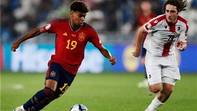 يامال يتصدر قائمة المرشحين لأفضل لاعب شاب في العالم