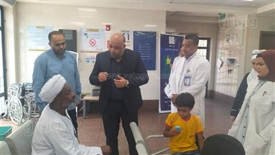أحمد حماد يتفقد مركز طب أسرة منشأة العماري في الأقصر (صور)