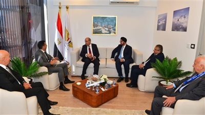 وزير الطيران يبحث مع رئيس شركة بوينج تعزيز نطاق الشراكة بين الجانبين