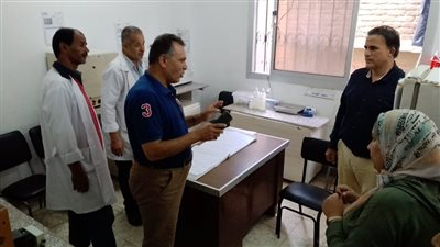 نائب مدير التأمين الصحي بالشرقية يتفقد عيادة السكر بالزقازيق 