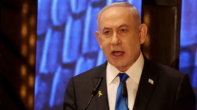 يبذل جهده لنسف الصفقة، أهالي الرهائن يطالبون نتنياهو بعدم وضع شارة التضامن مع الأسرى