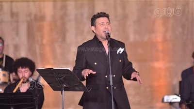 هاني شاكر في الأستديو من أجل أغنية جديدة 