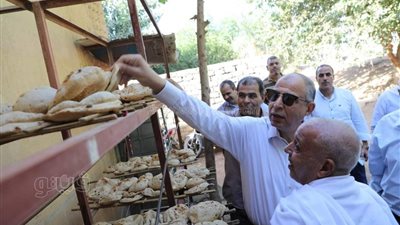 تحرير 7 محاضر لأصحاب المخابز المخالفين فى قنا