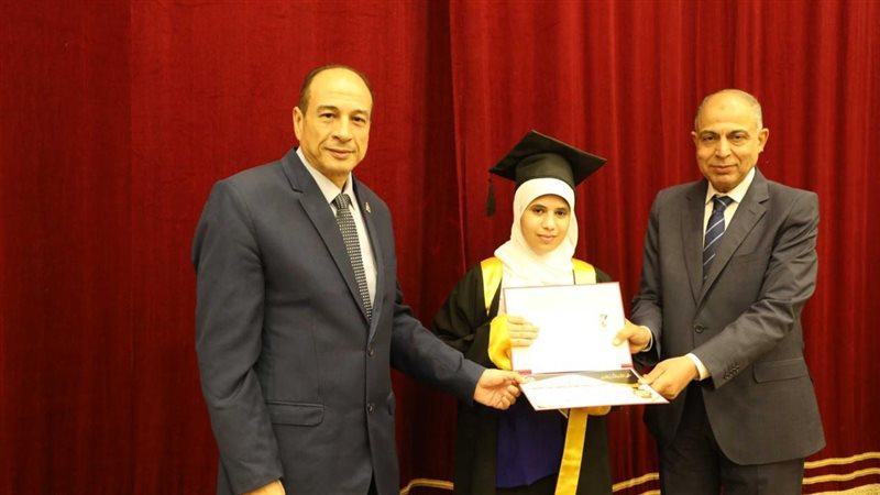 محافظ المنيا يكرم