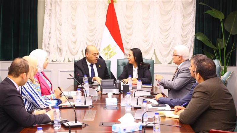 وزيرا التضامن والعمل،