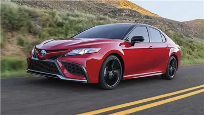 كيف يعاقب القانون صاحب مركبة تسير بسرعة أقل من سرعات الطرق العامة؟ 