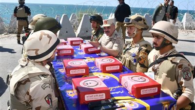 رئيس الأركان يتفقد إحدى نقاط تأمين خط الحدود الدولية على الاتجاه الإستراتيجي الشمالي الشرقي 