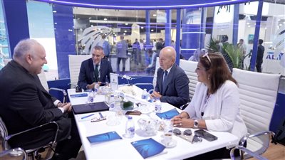 رئيس مصر للطيران يلتقي برئيس تحالف ستار العالمي