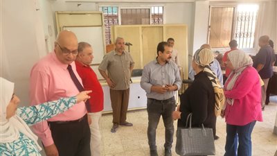 مدير فرع التأمين الصحي بالشرقية يتفقد عيادة السكر بالزقازيق 