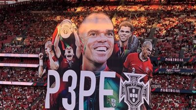 تكريم بيبي في مباراة البرتغال وكرواتيا بعد اعتزاله كرة القدم (فيديو)