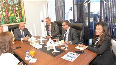 وزير الطيران يلتقي نائب رئيس الاتحاد الدولي للنقل الجوي