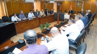 محافظ أسيوط يوجه بزراعة المحاصيل الاستراتيجية ورفع المخلفات