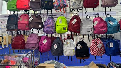تبدأ من 50 جنيها، تعرف على أسعار الشنط المدرسية بمعرض 