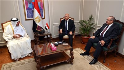 وزير النقل ونظيره القطري يبحثان تطوير الموانئ ومحطات الحاويات 