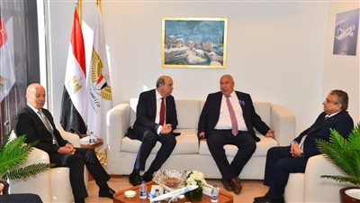 وزير الطيران يلتقي نائب الرئيس التنفيذي لشركة إيرباص العالمية