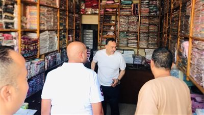 محافظ أسيوط يوجه أصحاب محال الملابس بتخصيص بايكات لتسويق منتجات ورش الخياطة والسيدات المعيلات