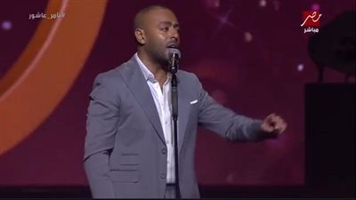 تامر عاشور يغني لأنغام في حفل السعودية ويوجه رسالة لتركي آل الشيخ (فيديو)