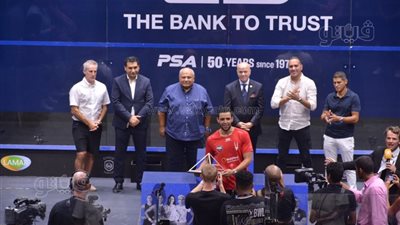 مصطفى عسل يتوج بطلا لبطولة باريس للإسكواش 