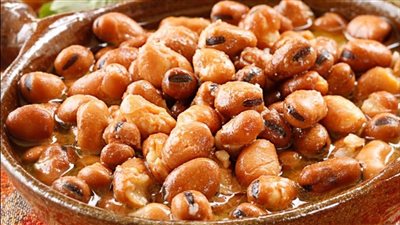 تفسير رؤية أكل الفول المدمس فى المنام وعلاقتها بالفرح والسعادة والرزق الكثير 