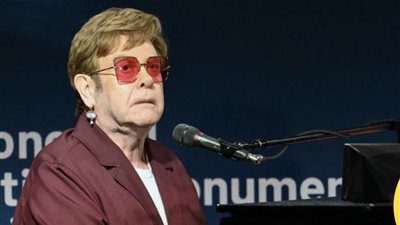 مهرجان تورنتو، ألتون جون في العرض العالمي لفيلمه الوثائقي ELTON JOHN: NEVER TOO LATE (فيديو)