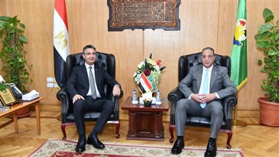 وزير التموين يبحث مع محافظ الفيوم توفير السلع الغذائية بأسعار مخفضة