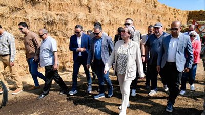  وزيرة البيئة تبدأ أولى جولاتها لمواجهة نوبات تلوث الهواء الحادة من الشرقية