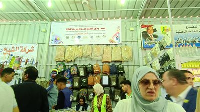 بتخفيضات 30%، وزير التموين يتفقد معرض أهلا مدارس بالفيوم