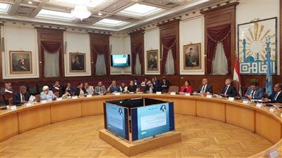 محافظ القاهرة يلتقى أعضاء مجلس النواب لبحث شكاوى المواطنين