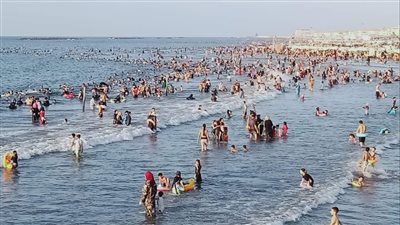 مصيف الغلابة كامل العدد، إقبال كبير على رأس البر لقضاء إجازة نهاية الأسبوع (صور)