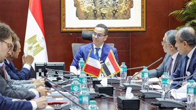 وزير الاستثمار والتجارة الخارجية يستقبل سفير فرنسا بالقاهرة لبحث التعاون المشترك 
