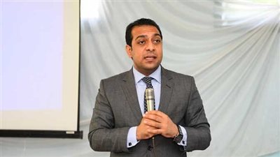 نائب محافظ قنا يتفقد قوافل 