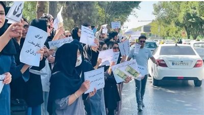 حقوقنا في جيوبكم، احتجاجات الممرضين تشعل ثورة الغضب في إيران 