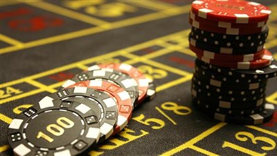 تفسير حلم لعب القمار في المنام وعلاقته بالغش والخداع والنفاق 