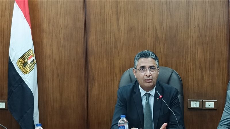 الدكتور شريف فاروق