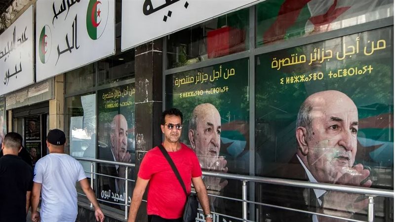 الجزائريون يصوتون