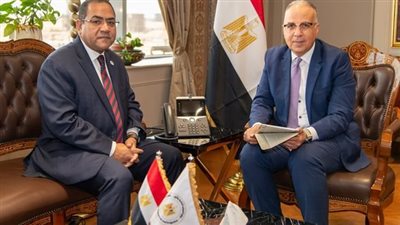 وزير الري يتسلم نتيجة مسابقة تعيين 234 مهندسًا 