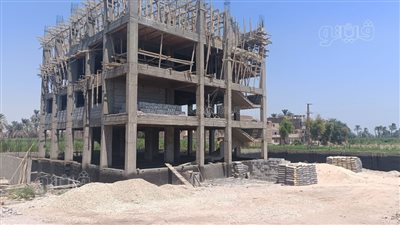 الانتهاء من معاينة محطة صرف صحي ورفع 40 طن أتربة شمال الأقصر (صور)