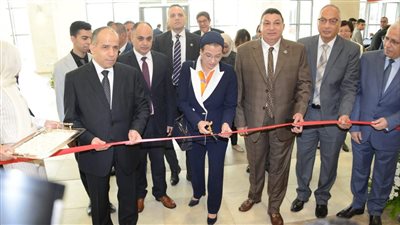وزيرة البيئة تفتتح معرض الشرق الأوسط الدولى لصناعة الورق والكرتون (صور) 