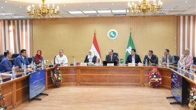  محافظ الشرقية يلتقي أعضاء اللجنة التنفيذية لتقييم المشروعات الخضراء الذكية 