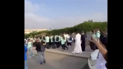 بالطبل والمزمار، المدارس الدولية تبدأ عامها الدراسي بزفة بلدي للطلبة (فيديو) 