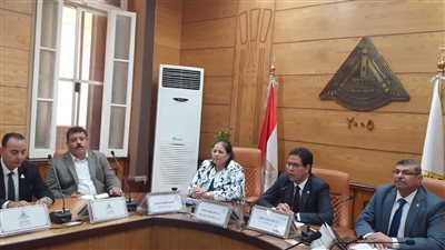 رئيس جامعة بنها يتابع الاستعدادات النهائية لاستقبال العام الدراسى الجديد