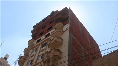 محافظ القليوبية يوجّه بتنفيذ حملات لإزالة الطوابق العلوية المخالفة فى بنها