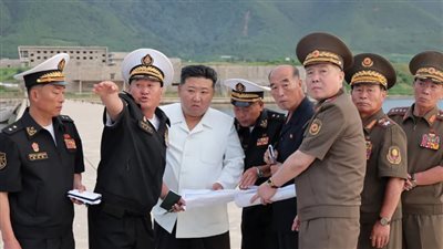 زعيم كوريا الشمالية: أصبحنا قريبين من امتلاك غواصات وسفن حربية كبيرة