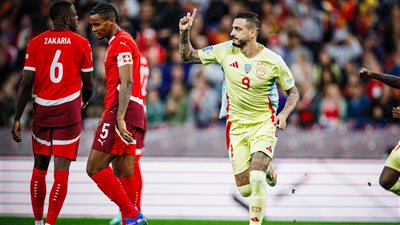دوري الأمم الأوروبية، منتخب إسبانيا بـ 10 لاعبين يتقدم على سويسرا 2-1 بالشوط الأول