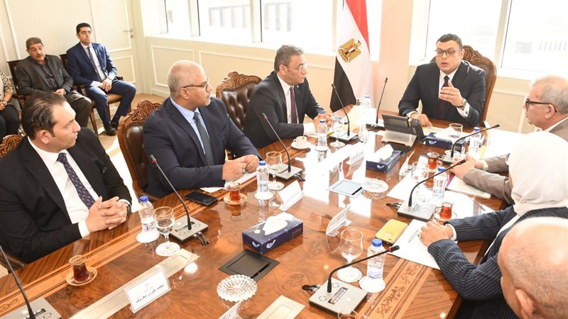 اجتماع وزير الإسكان،