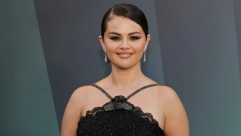 سيلينا جوميز، فيتو