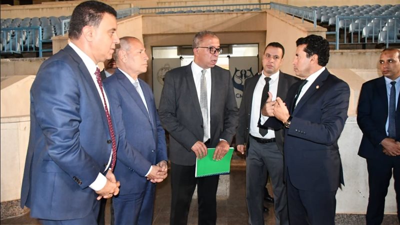 وزير الرياضة يلتقي