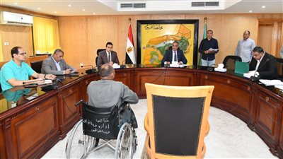 محافظ الفيوم يوجه بتوفير مساعدات وعلاج على نفقة الدولة بلقاء خدمة المواطنين 