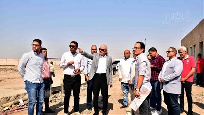 محافظ الأقصر يتابع أعمال مشروع القطار الكهربائي (صور)